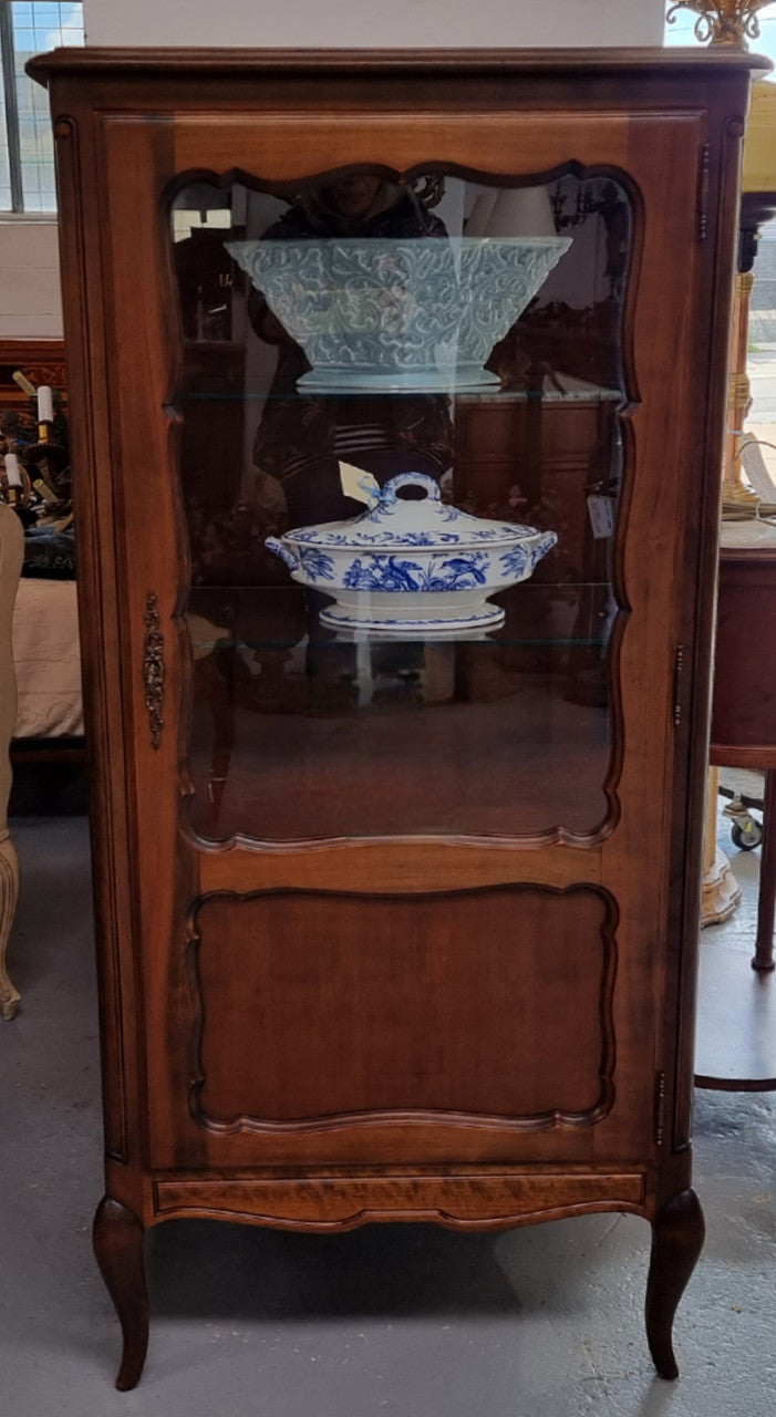 Petite French Louis XV style Walnut display cabinet with two glass shelves that can be adjusted and added storage at the bottom . In very good original detailed condition.