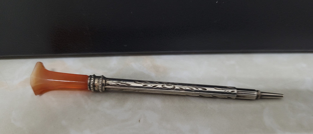 Attractive sterling silver and onyx propelling pencil. In good original condition, please view photos as they help form part of the description.