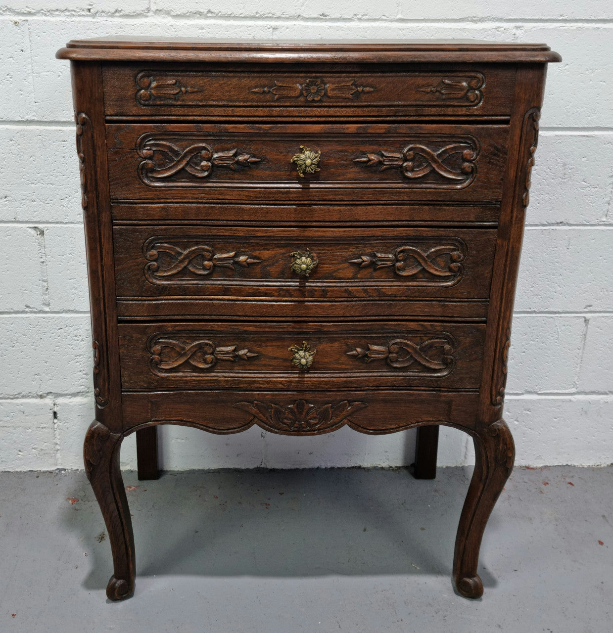 Lovely French dark oak chest of 3 drawers with beautiful carving and details. In good original detailed condition.