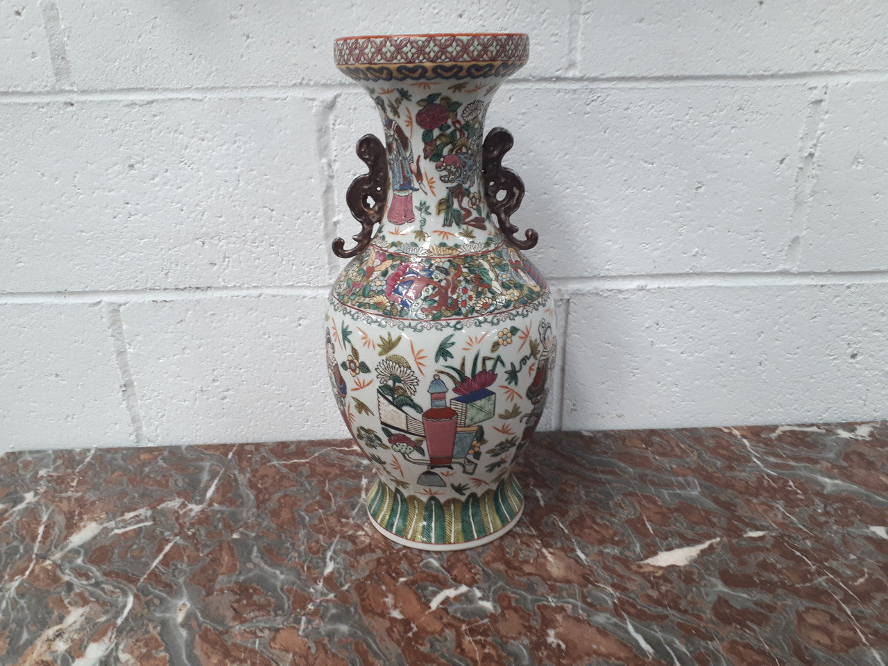 Antique 19th Century Chinese export hand-painted Qing Dynasty vase. Chien-Lung base. Rego mark to (1736-1795)