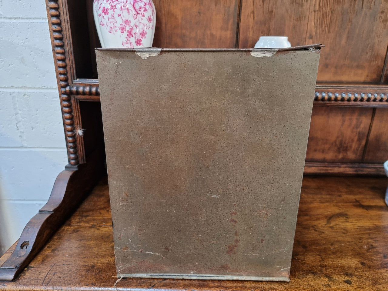 Australian Ensign Edwards Tea tin with lift up lid. In good original condition.