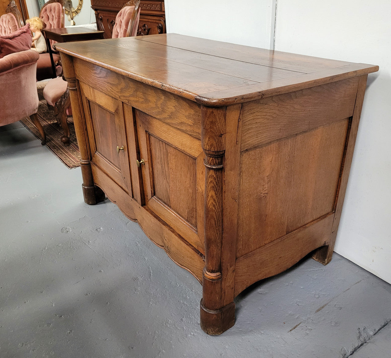 French 19th Century Oak dough bin buffet. The heavy solid top lifts upto reveal a half barrel compartment where traditionally flour and yeast were poured, mixed and proofed to grow into a nice dough.
Although originally intended for dough this would make an ideally TV cabinet with the two doors opening with plenty of storage.
