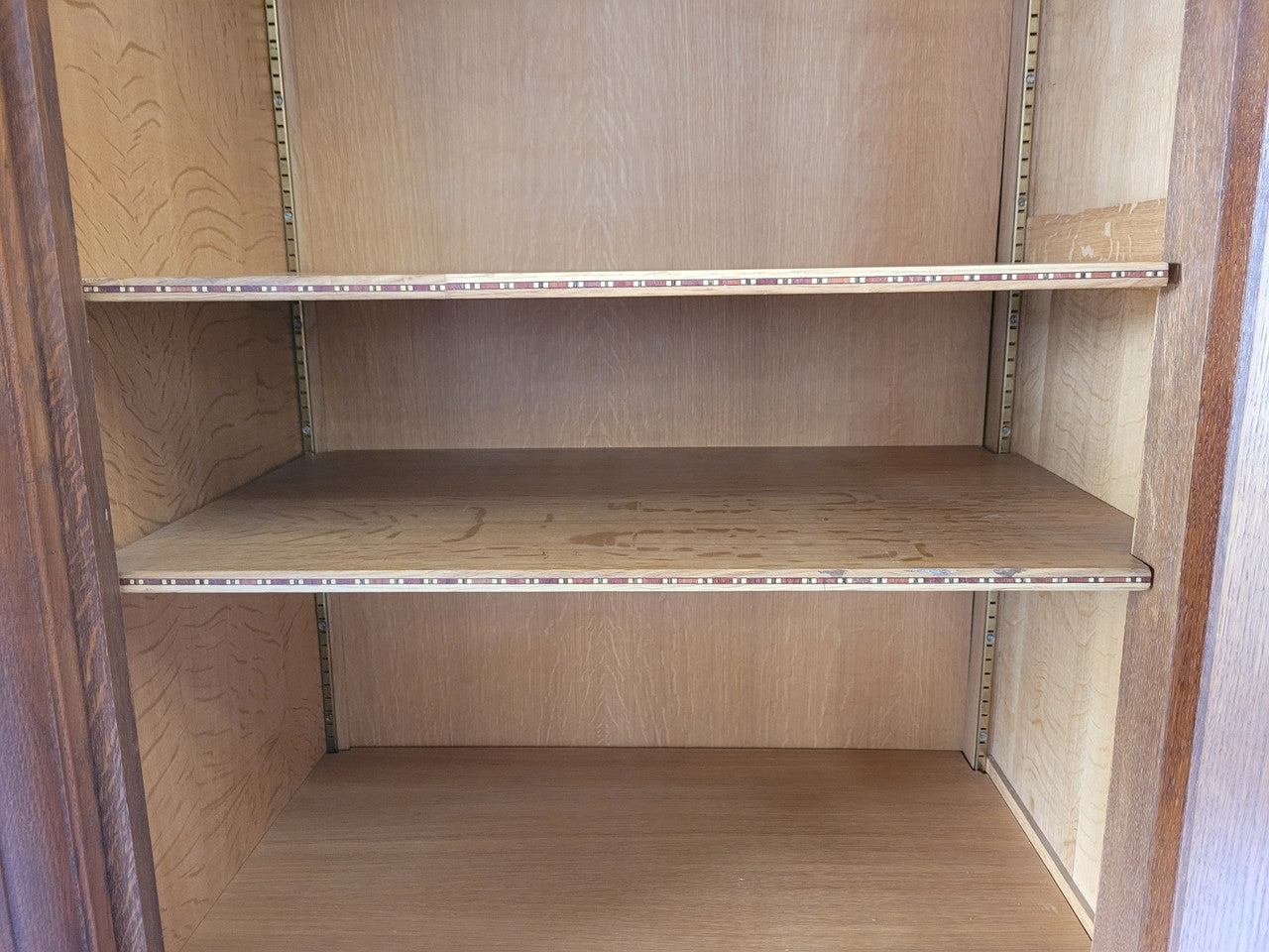 Vintage French Oak Bibliotheque / Library Bookcase/Office Bookcase
Sensational Vintage french oak Bookcase with amazing storage options ,with numerous adjustable shelves and 5 useful drawers to base. In very good original condition.