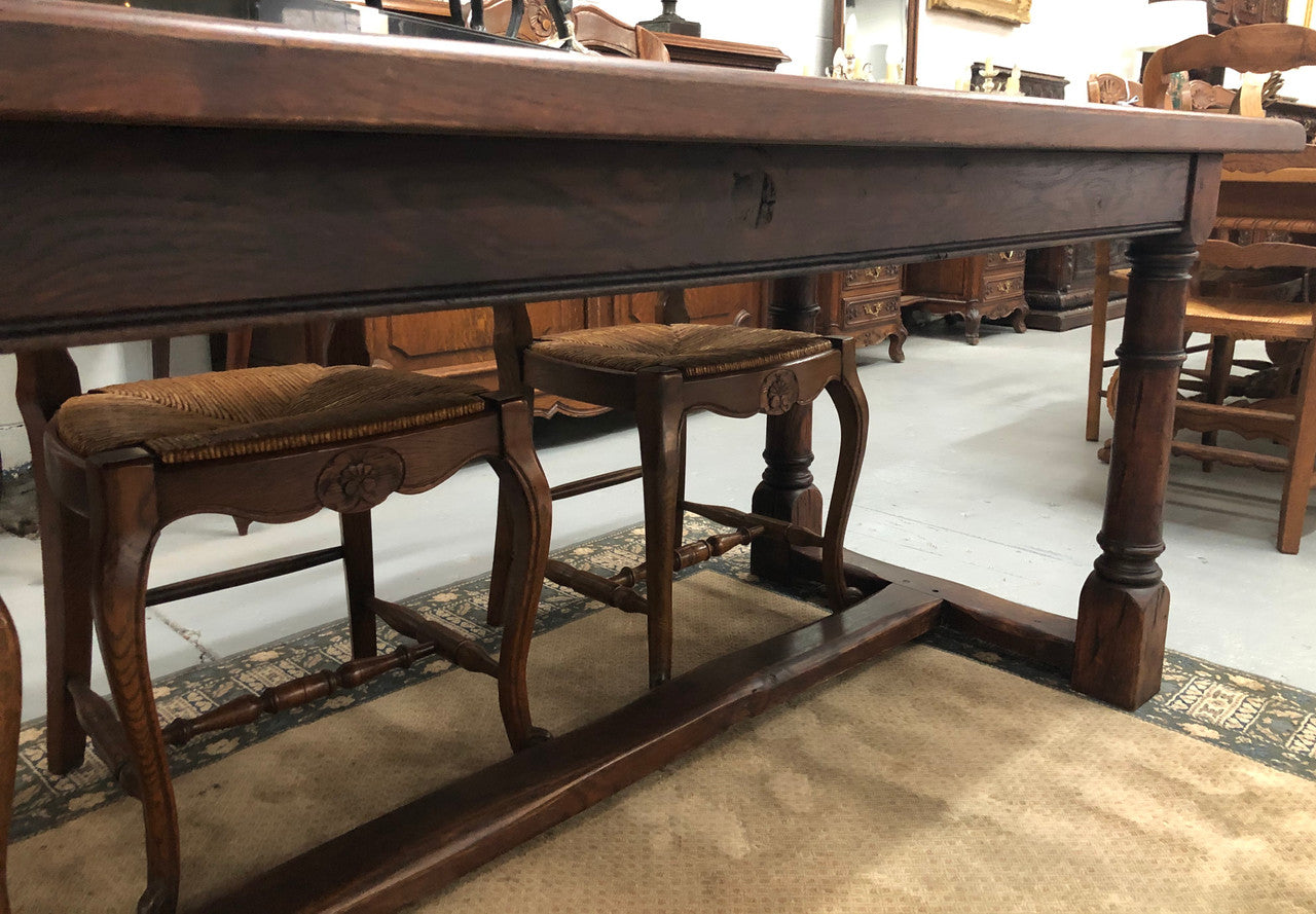French dark Oak stretcher based farmhouse table. Can sit 6-8 people and is in very good original condition.