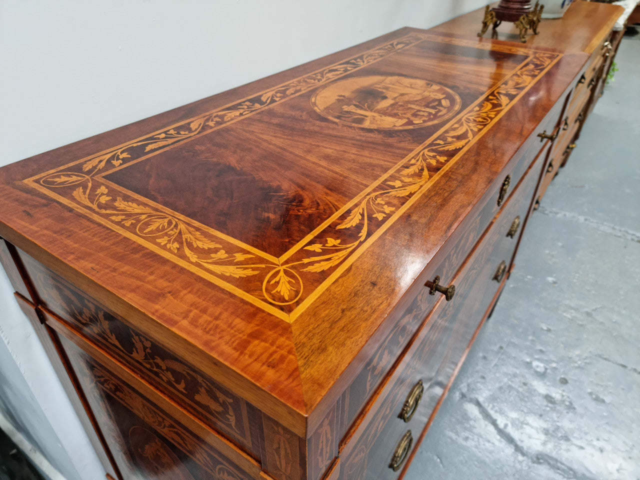 Neo Classical Style Italian superbly inlaid chest of drawers / Commode. In very good original detailed condition. Circa 1950's.