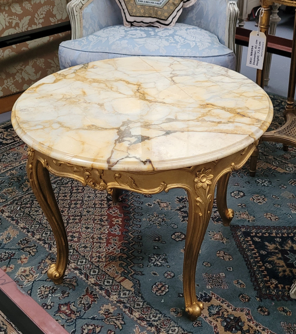 French Louis XV style gilt wood marble top coffee table or side table. It has been sourced from France and is in good original detailed condition.