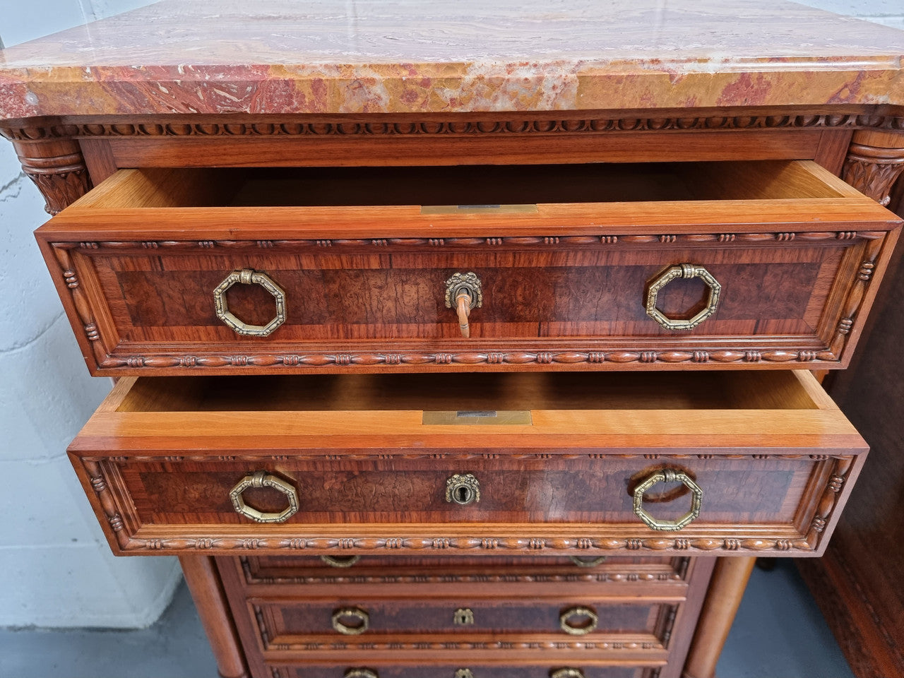 French walnut and burr walnut chest of six drawers with a beautiful decorative marble top and decorative round handles. In good original detailed condition.