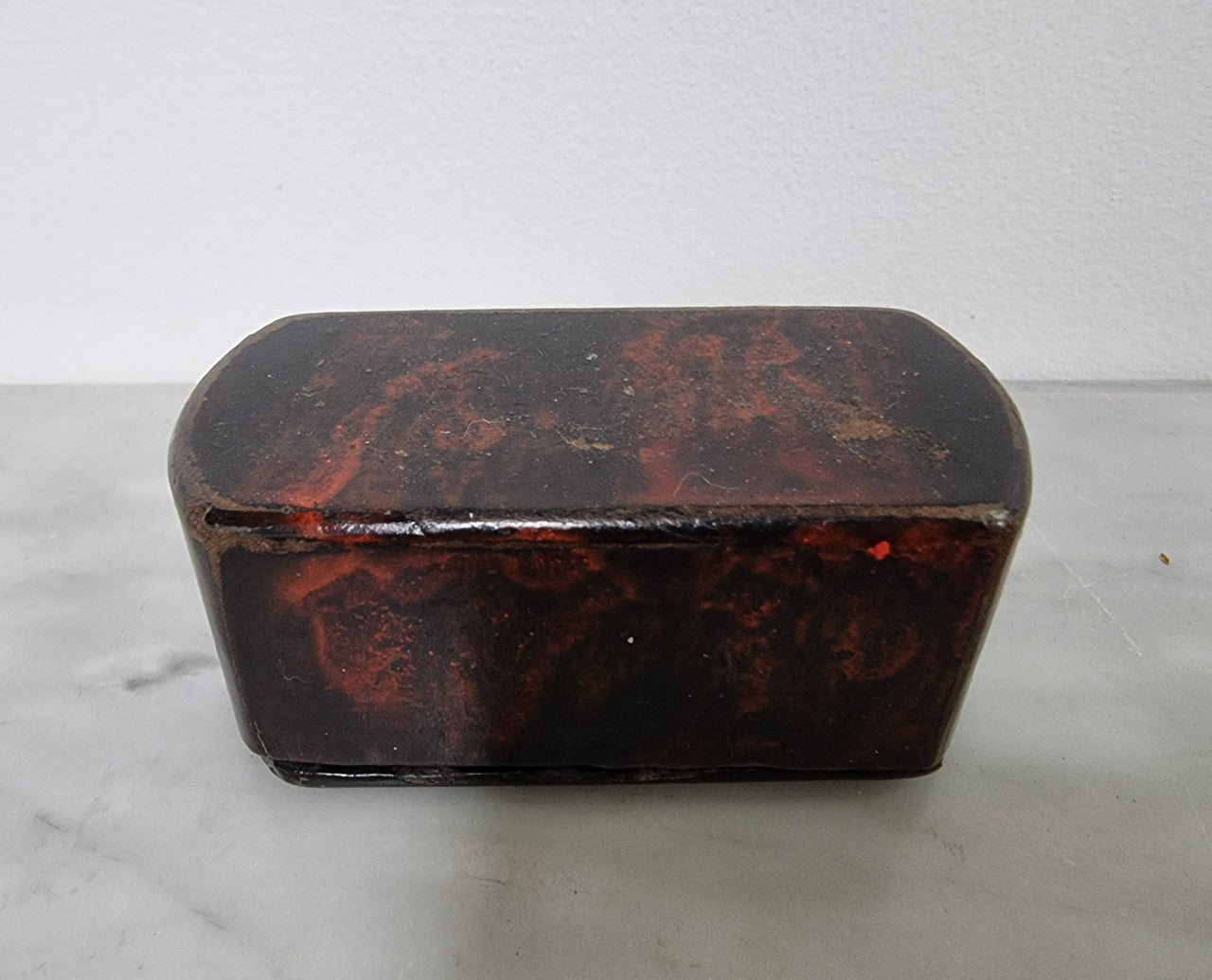 Beautiful Antique early 19th Century paper mache and faux Tortoiseshell snuff box with silver inlaid. It is in good original condition.
