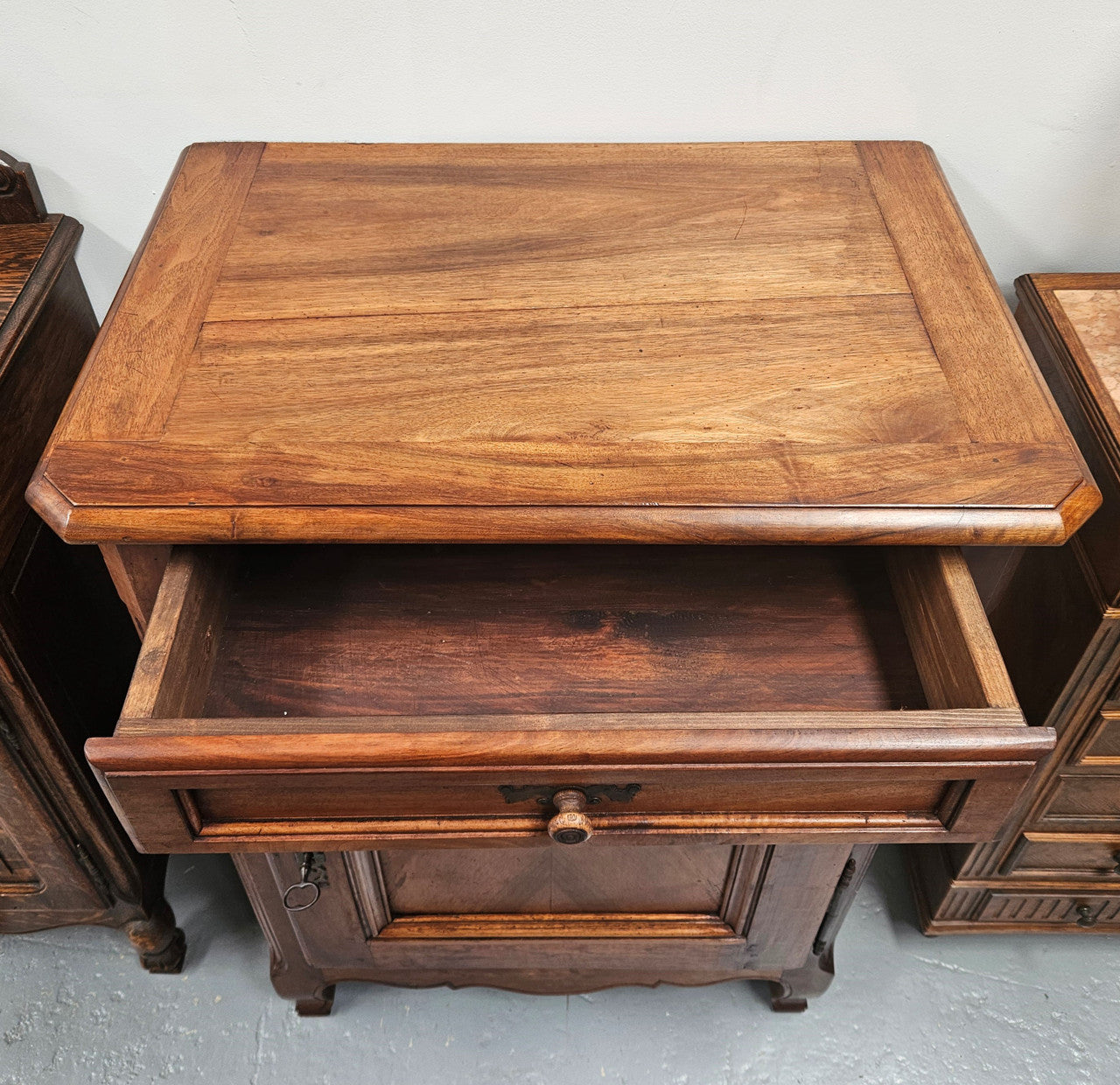 Louis XVth style walnut cupboard with 1 drawer & 2 shelves. Circ: 1930's. In good original condition.