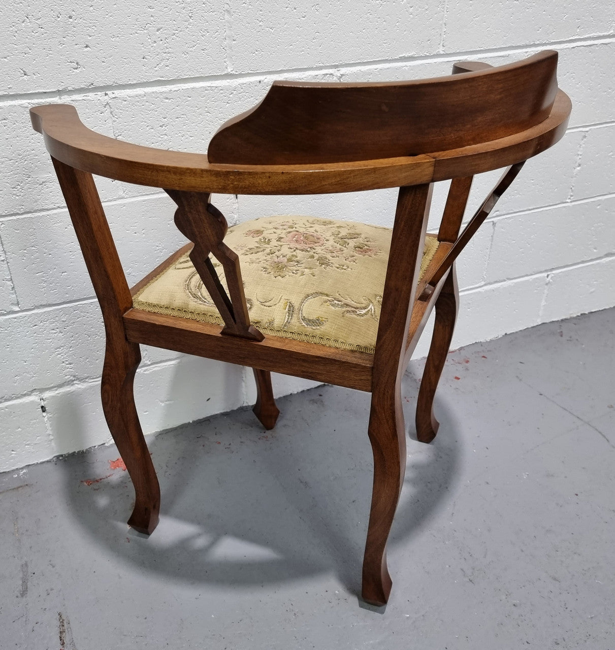 Mahogany upsholstered corner chair. It is in good original condition with clean upholstery.