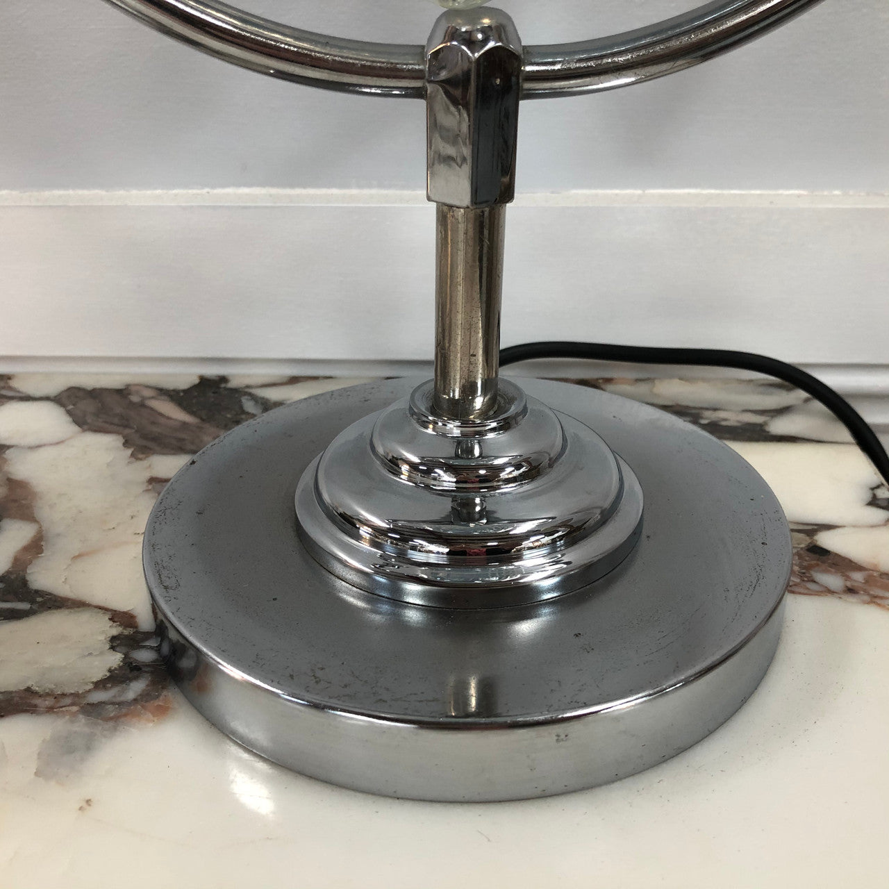 Decorative Art Deco chrome and glass table lamp that has been rewired and is in good original condition.