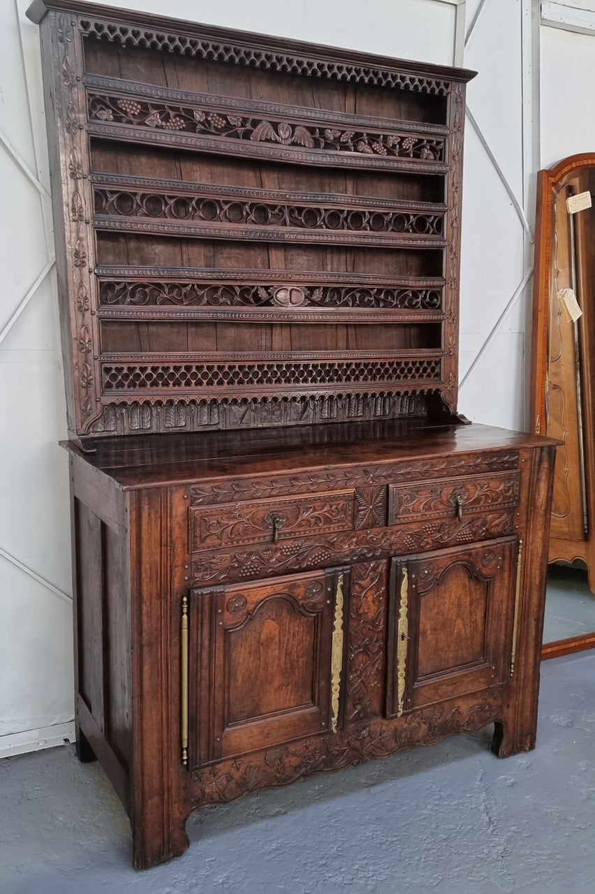 Absolutely stunning French early 18th century kitchen dresser/Vaisselier with beautiful carving and cupboards for storage . The top carved section has four shelves for display and is in good original detailed condition.