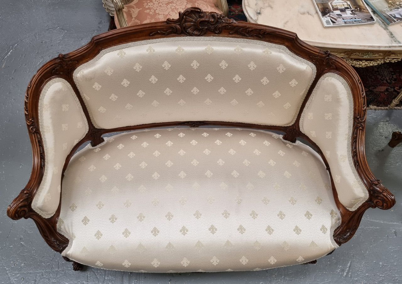 Pretty French Louis XV style small Walnut settee with very good upholstery. Sourced from France and in good original condition, please view photos of the upholstery as it helps form part of the description.