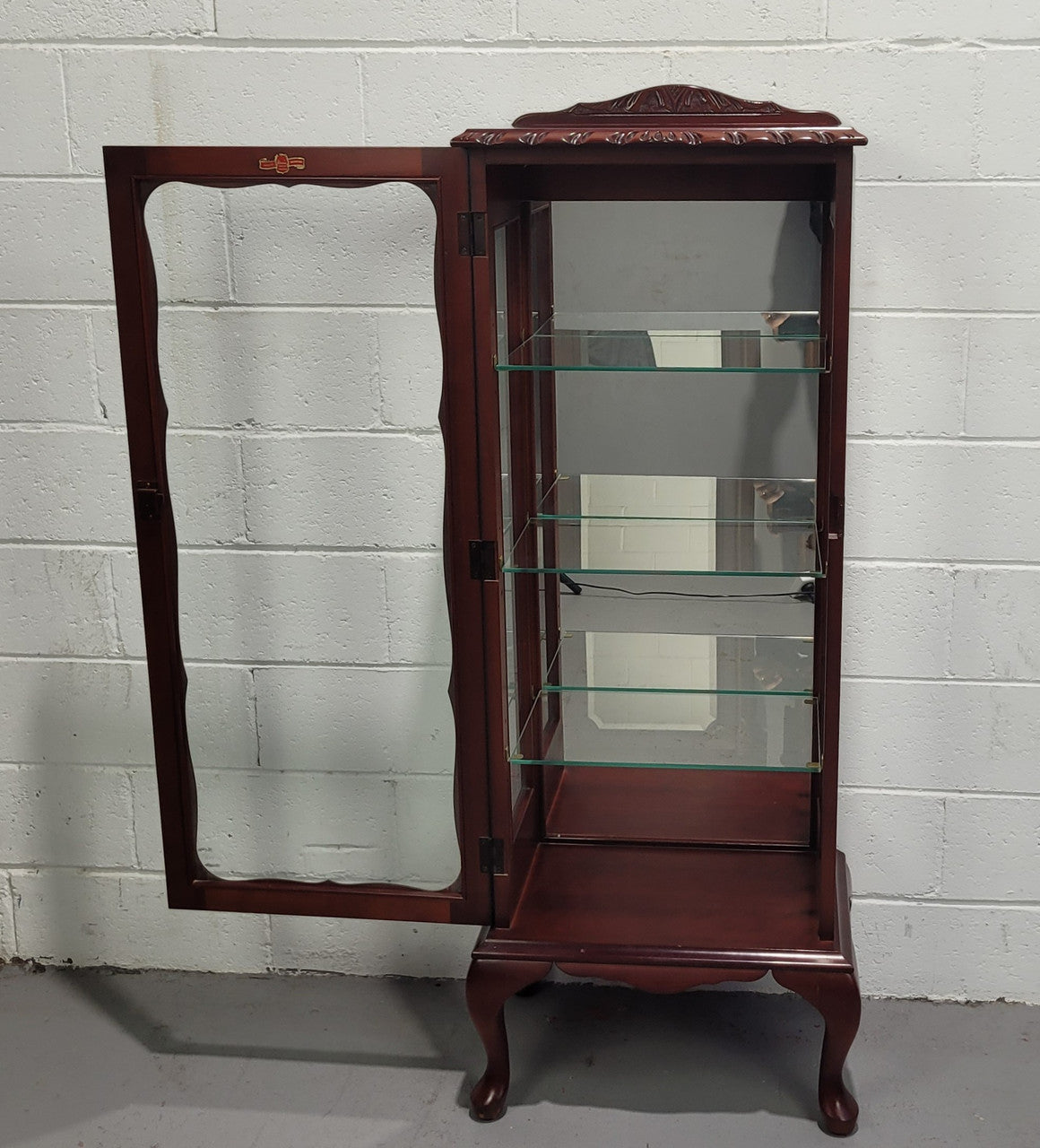 Vintage Mahogany petite display cabinet with three solid glass shelves. Ideal for a small area and is in good original detailed condition.