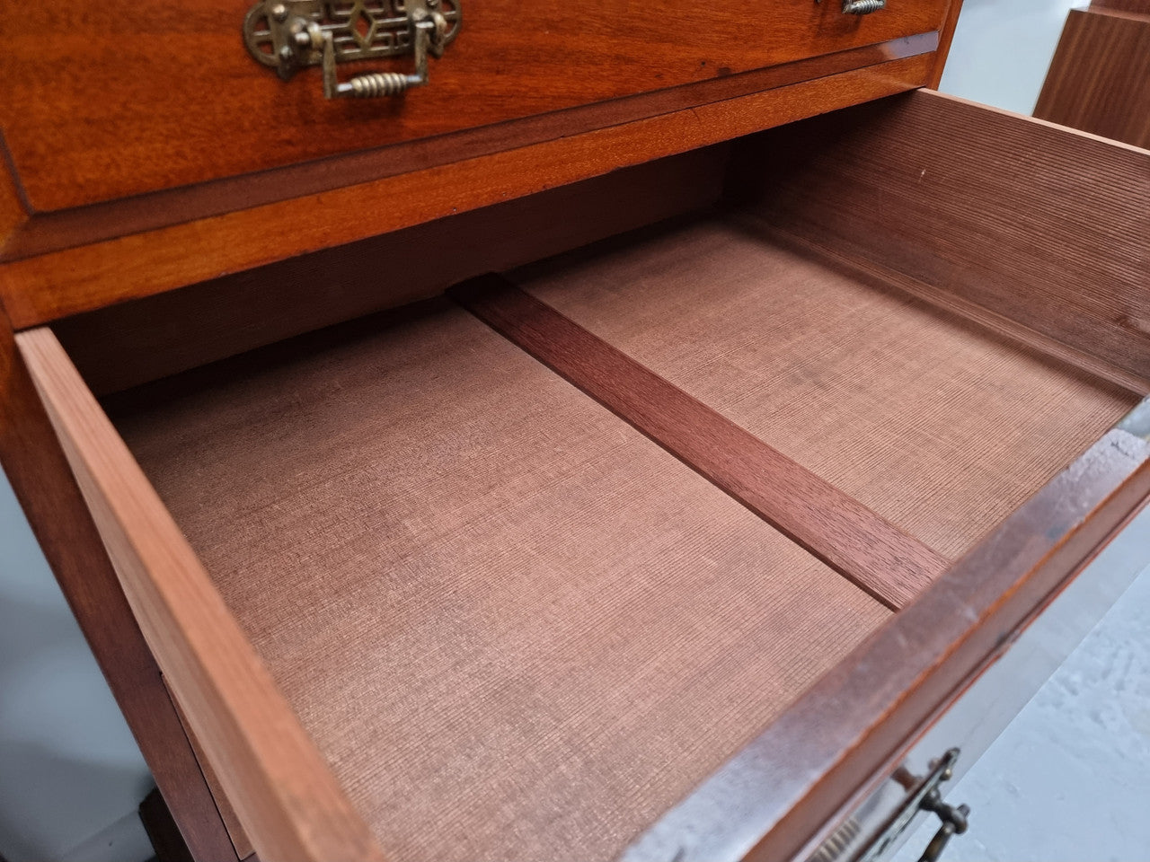 Lovely Antique English walnut tallboy/ chest of drawers. There are five drawers which all differ in sizes and have lovely hardware. It is in good original detailed condition.
