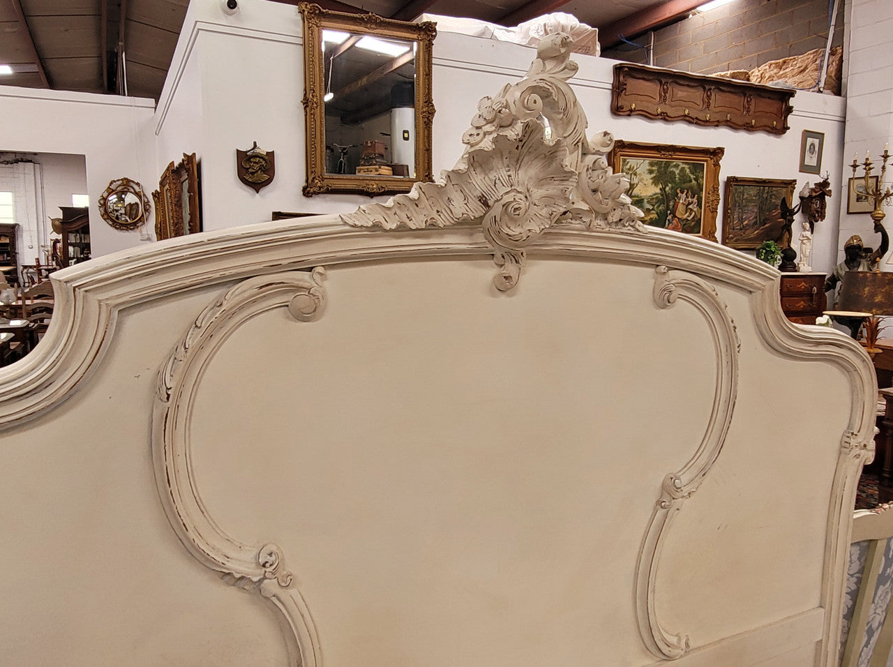 French Louis 15th Style French queen size bed and rails with custom made slats in distressed chalk painted finish. It has been sourced from France and is in good original detailed condition.