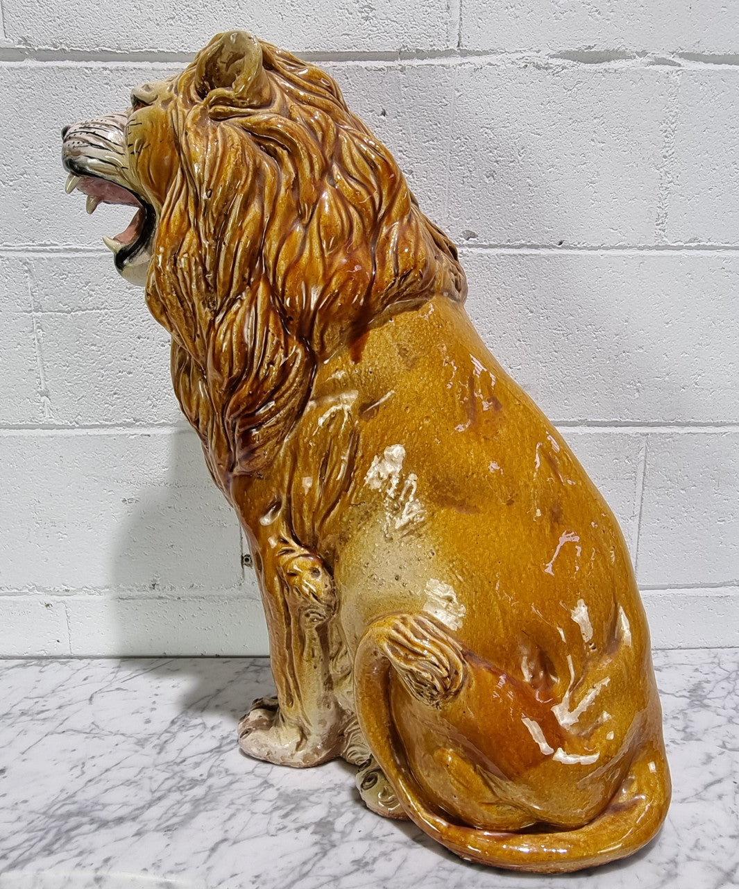 Stunning vintage Italian terra cotta glazed roaring lion. Beautifully made, great workmanship. Circa 1950's. In very good original condition.