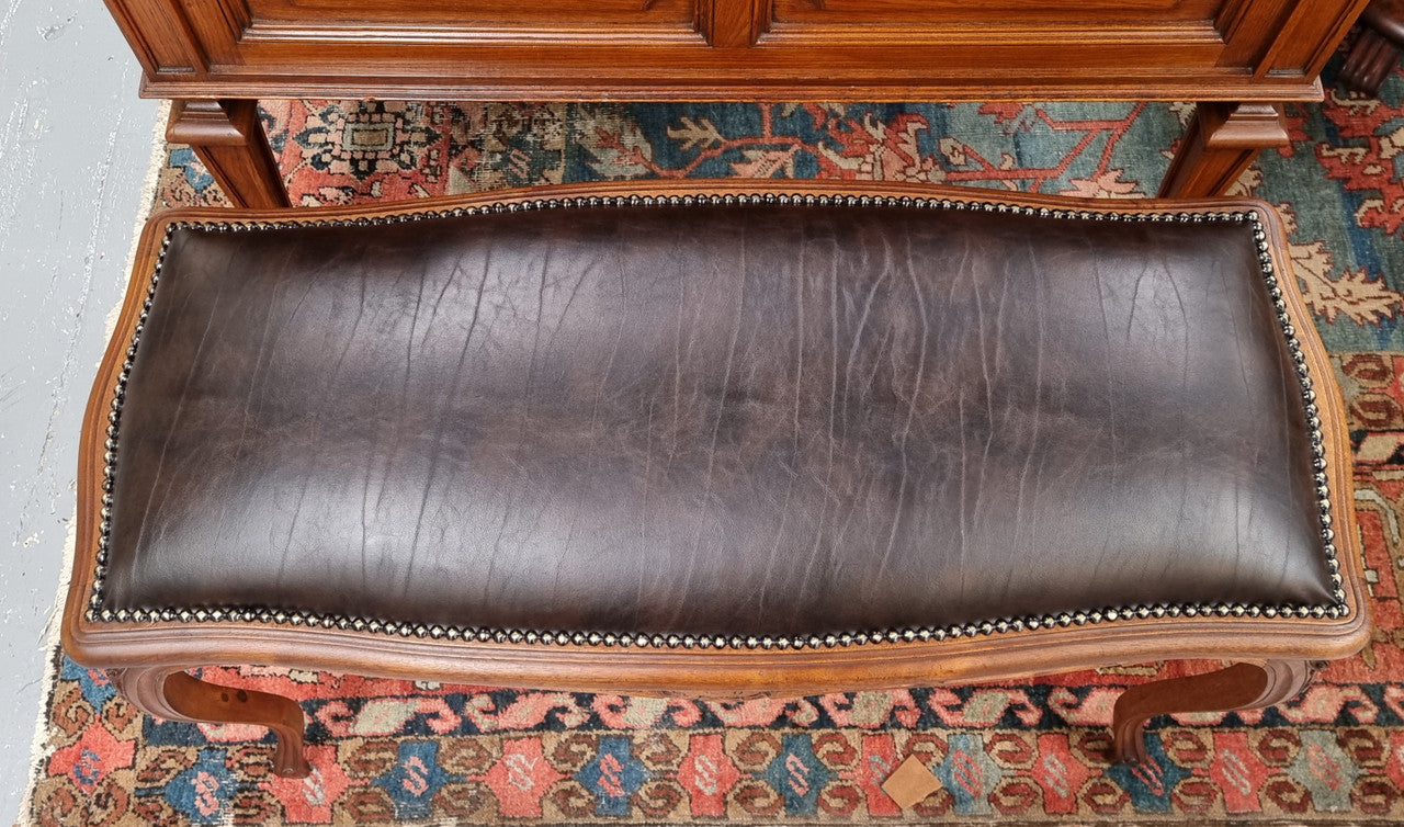Impressive French Louis 15th style walnut upholstered duet leather stool. Very Good Condition. Circa: 1930’s, sourced in France.