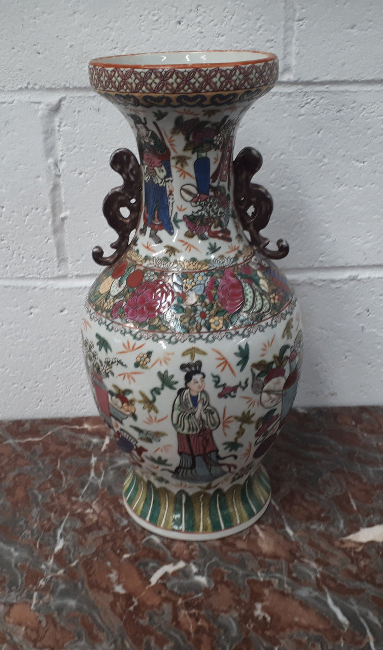Antique 19th Century Chinese export hand-painted Qing Dynasty vase. Chien-Lung base. Rego mark to (1736-1795)