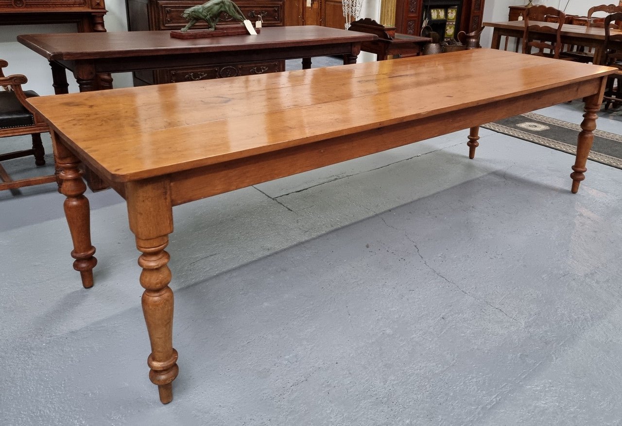 Fabulous Antique Australian Kauri pine farmhouse table that would easily seat 8 to 10 people. in good original detailed condition.