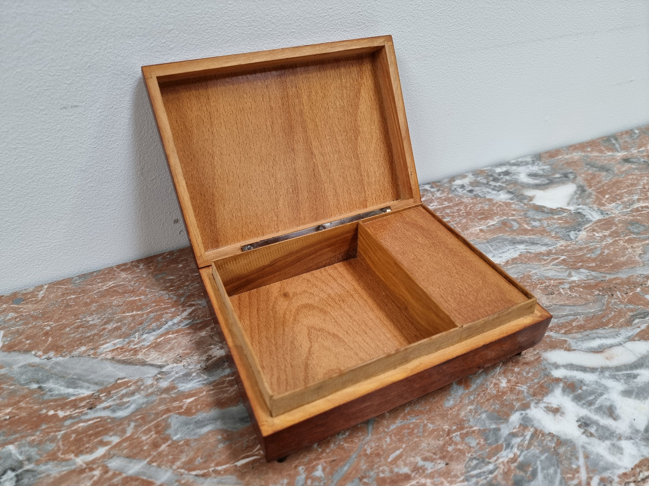 Vintage decorative inlaid mahogany Music Box. In good condition please view photos as they help form part of the description.