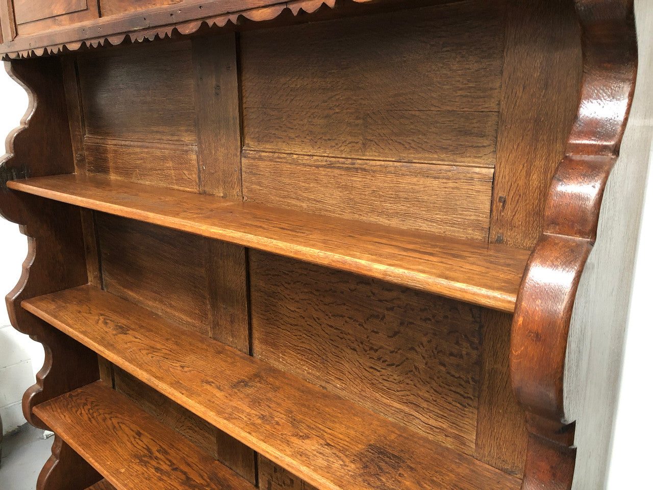Fabulous early 19th century French Oak open shelf bookcase, with four shelves and hidden shelf at the top with two sliding doors. In very good original detail condition.