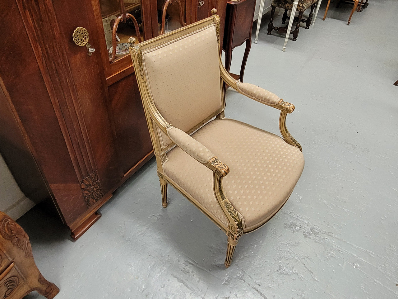 Louis XV style painted Fauteuil chair with attractive fabric upholstery. It has been sourced from France and is in good original detailed condition. The upholstery is in very good used condition, please view photos as they help for part of the description.