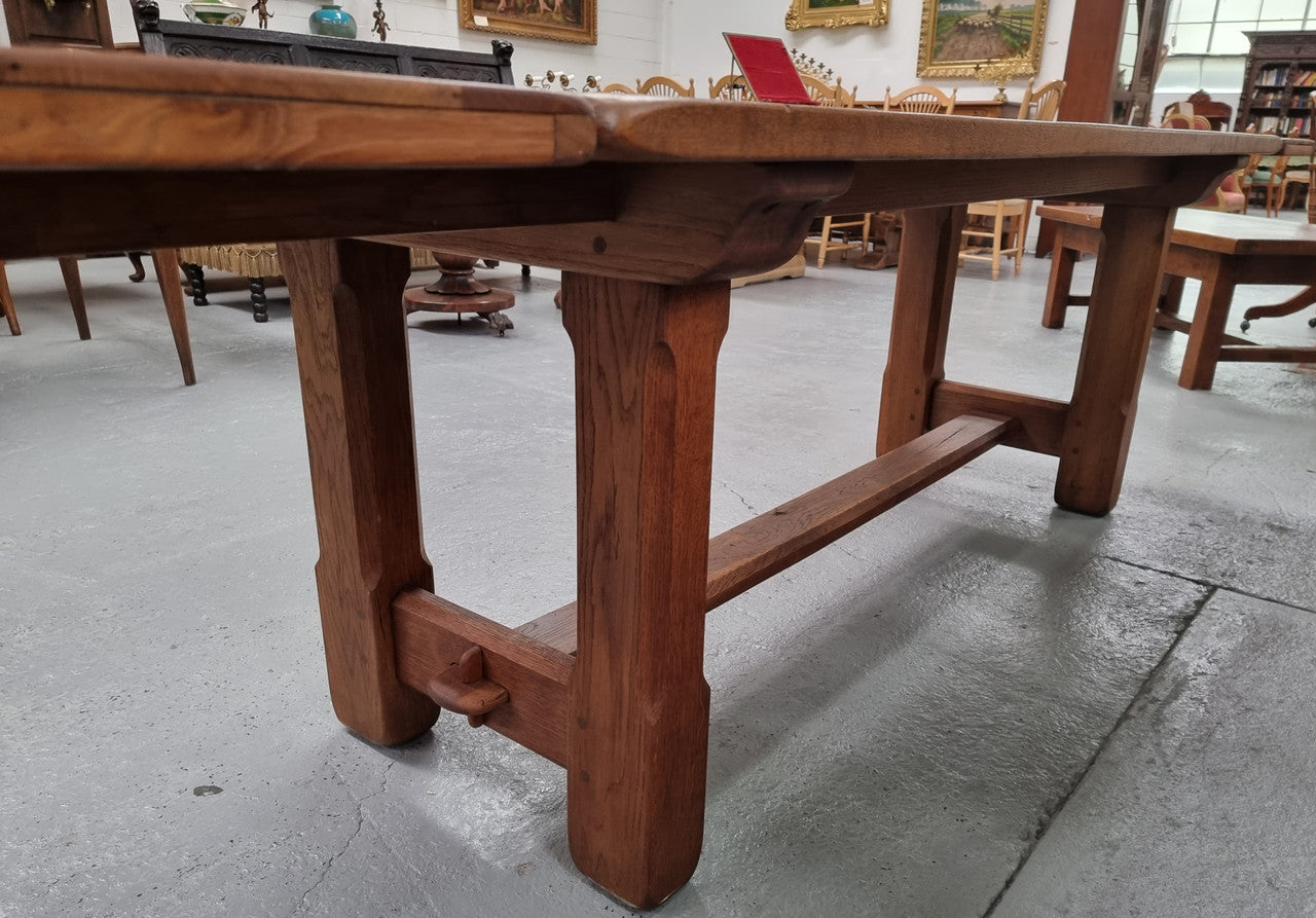 French Oak Farmhouse table with a beautiful pedestal base and can easily be extended by adding extension leaves at both ends. In good original restored condition.