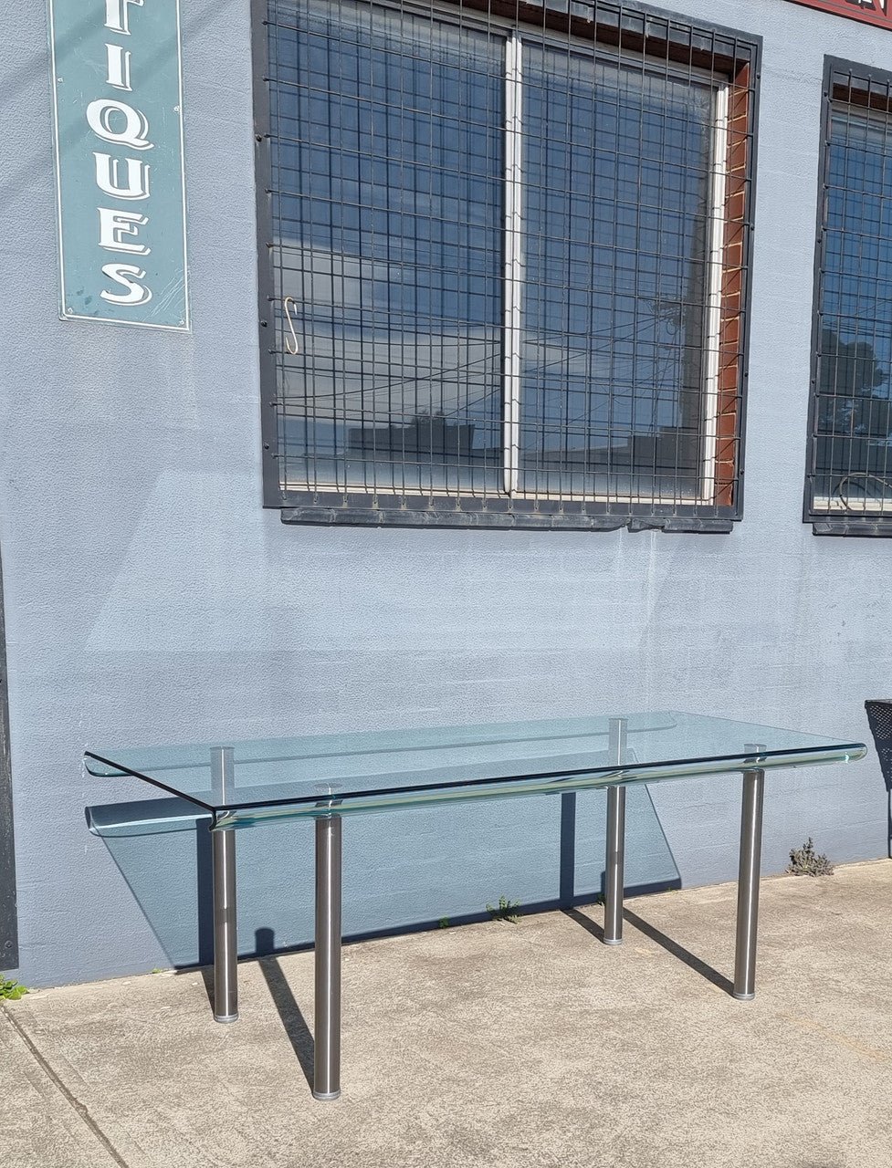 Striking and distinctive Vintage FIAM Italia Designer curved edge glass desk. FIAM was founded in 1973 by Vittorio Livio and has become synonymous with glass culture in Italy and the World. FIAM is still manufacturing today, in collaboration with various Designers, and has won numerous awards and is represented in various international museums. 
Condition: Evidence of use with minor scratches to the surface and a small chip that has been repaired. Overall, in very good condition with one repaired chip to t