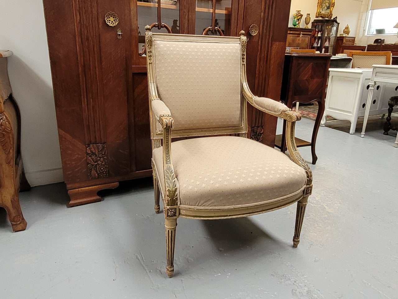 Louis XV style painted Fauteuil chair with attractive fabric upholstery. It has been sourced from France and is in good original detailed condition. The upholstery is in very good used condition, please view photos as they help for part of the description.