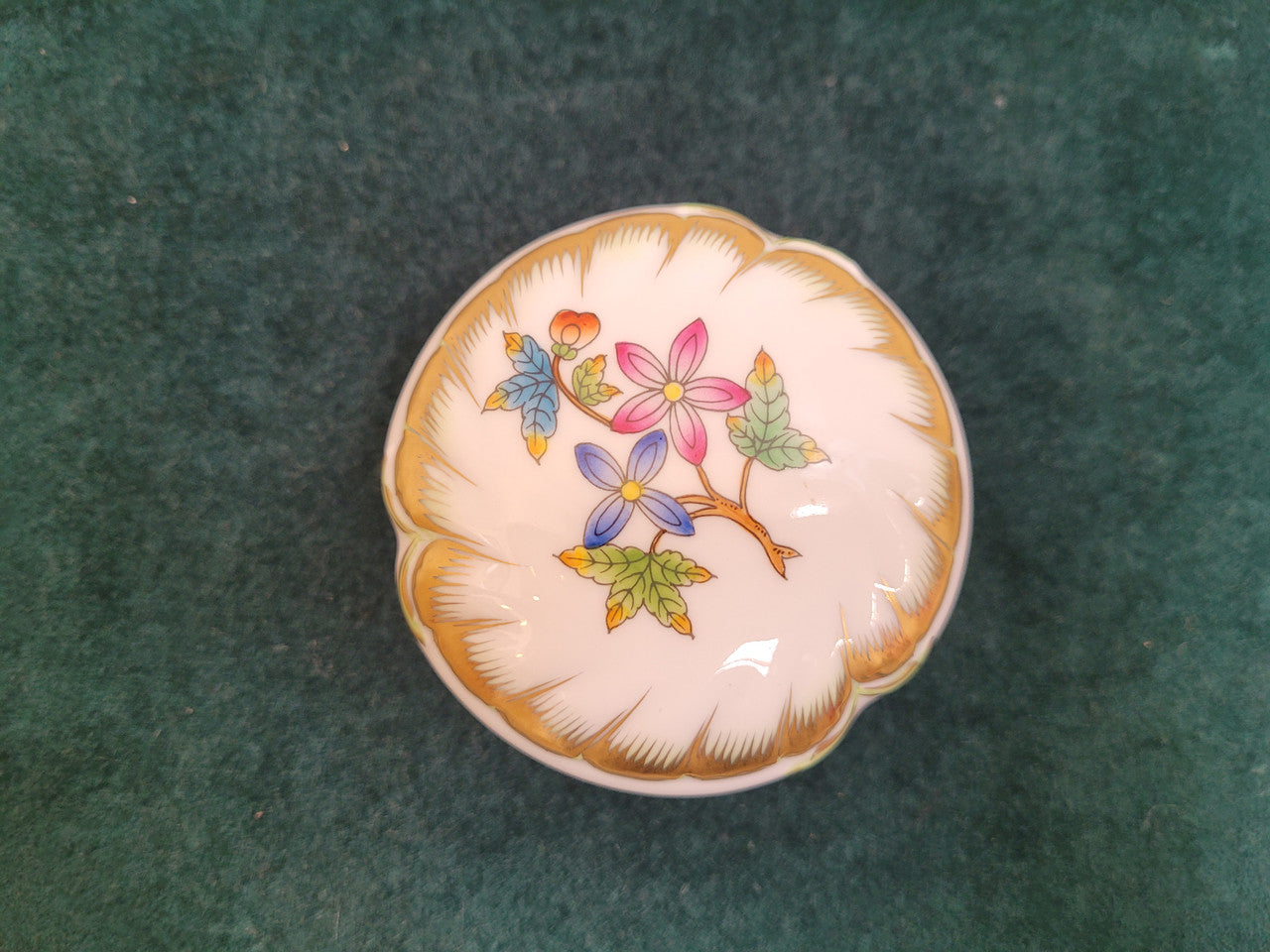 Herend floral small lidded trinket bowl hand painted porcelain. Excellent condition no chips cracks or crazing. Please see photos.