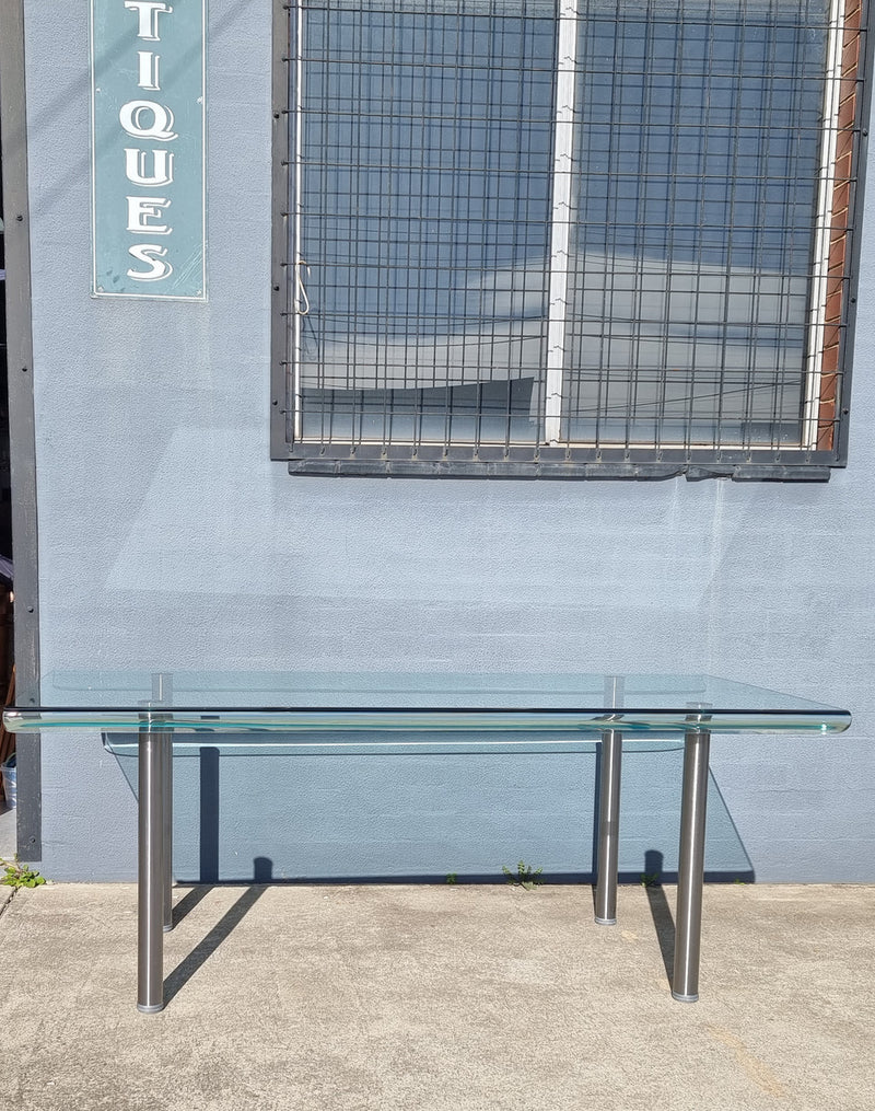 Striking and distinctive Vintage FIAM Italia Designer curved edge glass desk. FIAM was founded in 1973 by Vittorio Livio and has become synonymous with glass culture in Italy and the World. FIAM is still manufacturing today, in collaboration with various Designers, and has won numerous awards and is represented in various international museums. 
Condition: Evidence of use with minor scratches to the surface and a small chip that has been repaired. Overall, in very good condition with one repaired chip to t