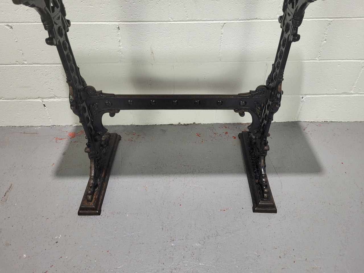 Late Victorian English Mahogany and cast iron base pub table. The foundry maker name is on the base and it is in good original detailed condition.