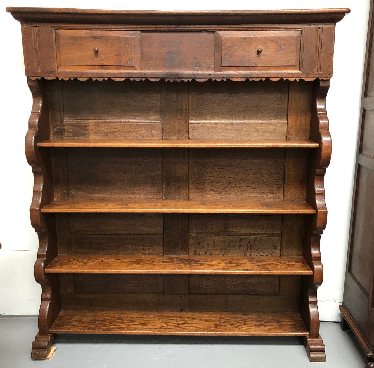 Fabulous early 19th century French Oak open shelf bookcase, with four shelves and hidden shelf at the top with two sliding doors. In very good original detail condition.