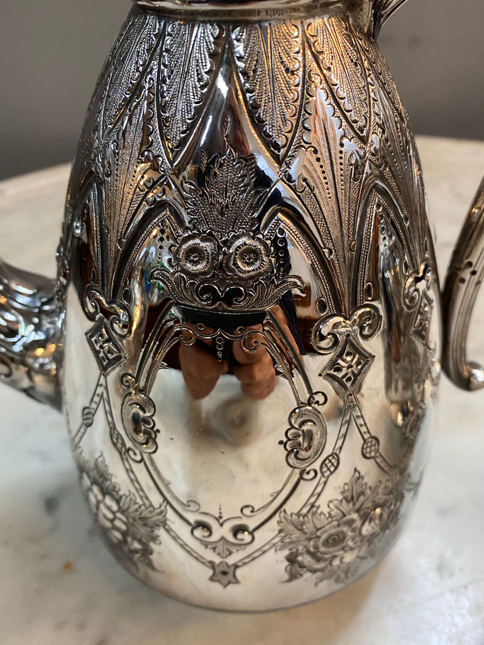 Amazing Quality Sheffield Plate Tea & Coffee Service By Walker & Hall
Gorgeous heavy quality Sheffield plate, tea & coffee service with lion finials.
The set is of the highest quality & has beautiful fine chasing & repoosse work. In very good original condition