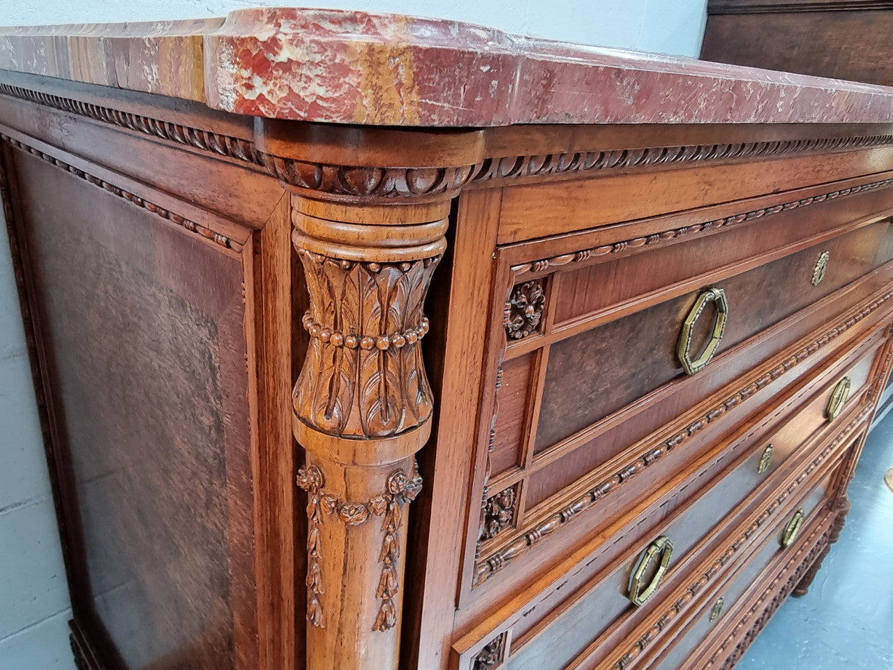 Lovely decorative French walnut and burr Walnut 3 drawer commode with a stunning coloured marble top and lovely carved details. In very good detailed condition.