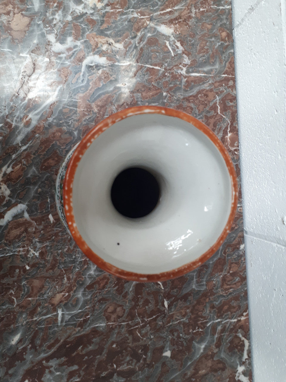 Antique 19th Century Chinese export hand-painted Qing Dynasty vase. Chien-Lung base. Rego mark to (1736-1795)