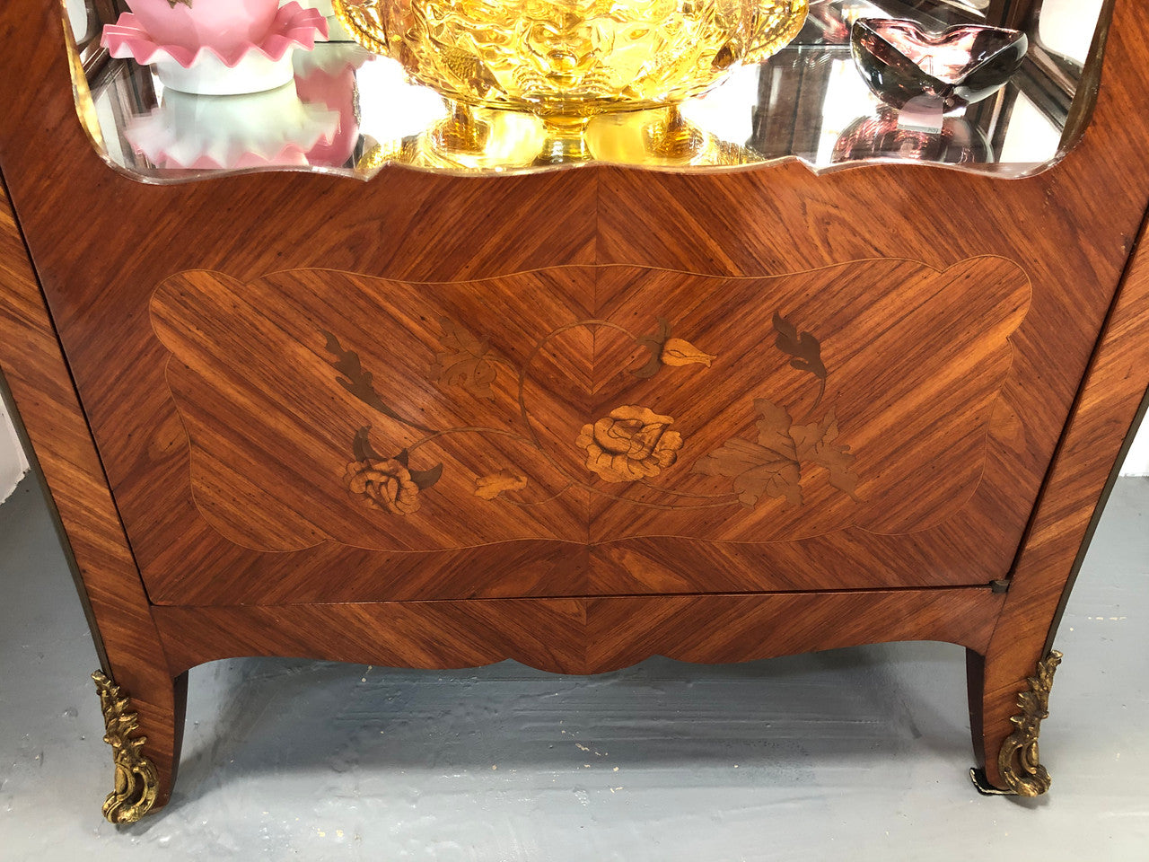 A Louis XV style Kingwood vitrine with marble top. It has beautifully floral inlay with ormolu mounts.