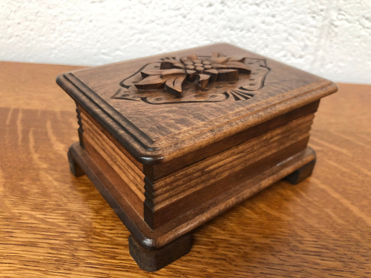 Beautiful Swiss carved wooden musical trinket box. In good clean original working condition.