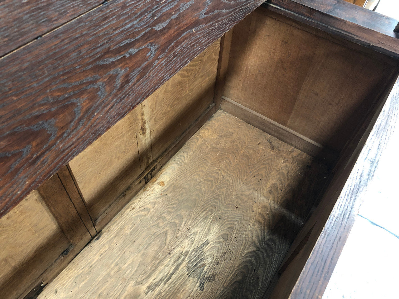 Beautifully carved French Oak hall seat with a lift up lid and storage space inside. In good original detailed condition.