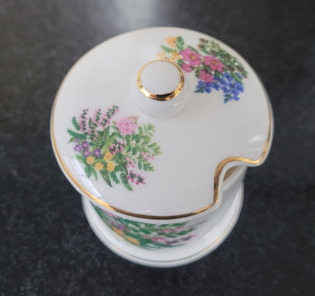 Fortnum & Mason Piccadilly London England floral decorated covered honey/jam pot. It is in good original condition with no chips or cracks, please view photos as they help form part of the description.