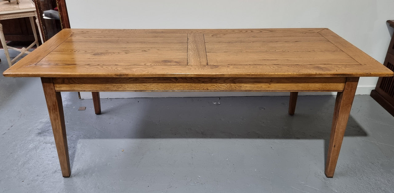 Fabulous Bespoke custom made Antique style American Oak Farmhouse Table. Made from reclaimed American Oak and is good original detailed condition.
