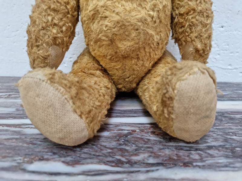 Part of a huge collection is this Beautiful old vintage teddy bear in original condition. The growler is not working but his just gorgeous anyway.