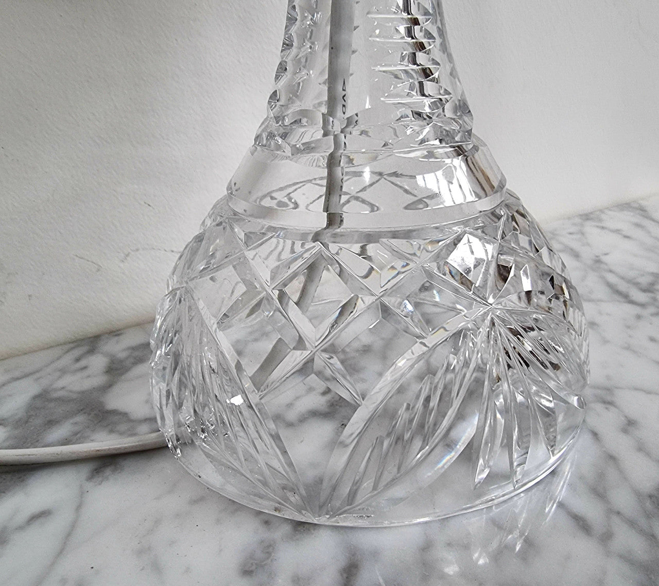 Beautiful 20th Century mushroom shaped cut crystal decorative table lamp. It has been rewired to Australian standards and is in good original condition.