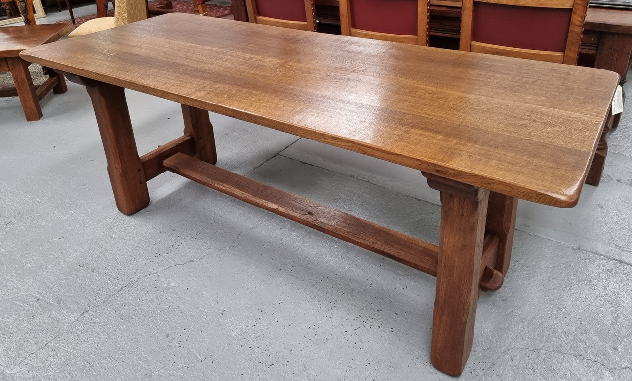 French Oak Farmhouse table with a beautiful pedestal base and can easily be extended by adding extension leaves at both ends. In good original restored condition.
