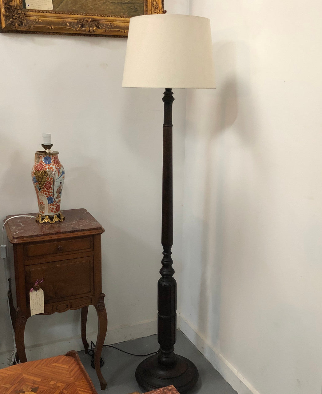 Oak Tudor style standard lamp that has been rewired and has a foot switch. In good original condition.
Please note lampshade shown in photos is not included.