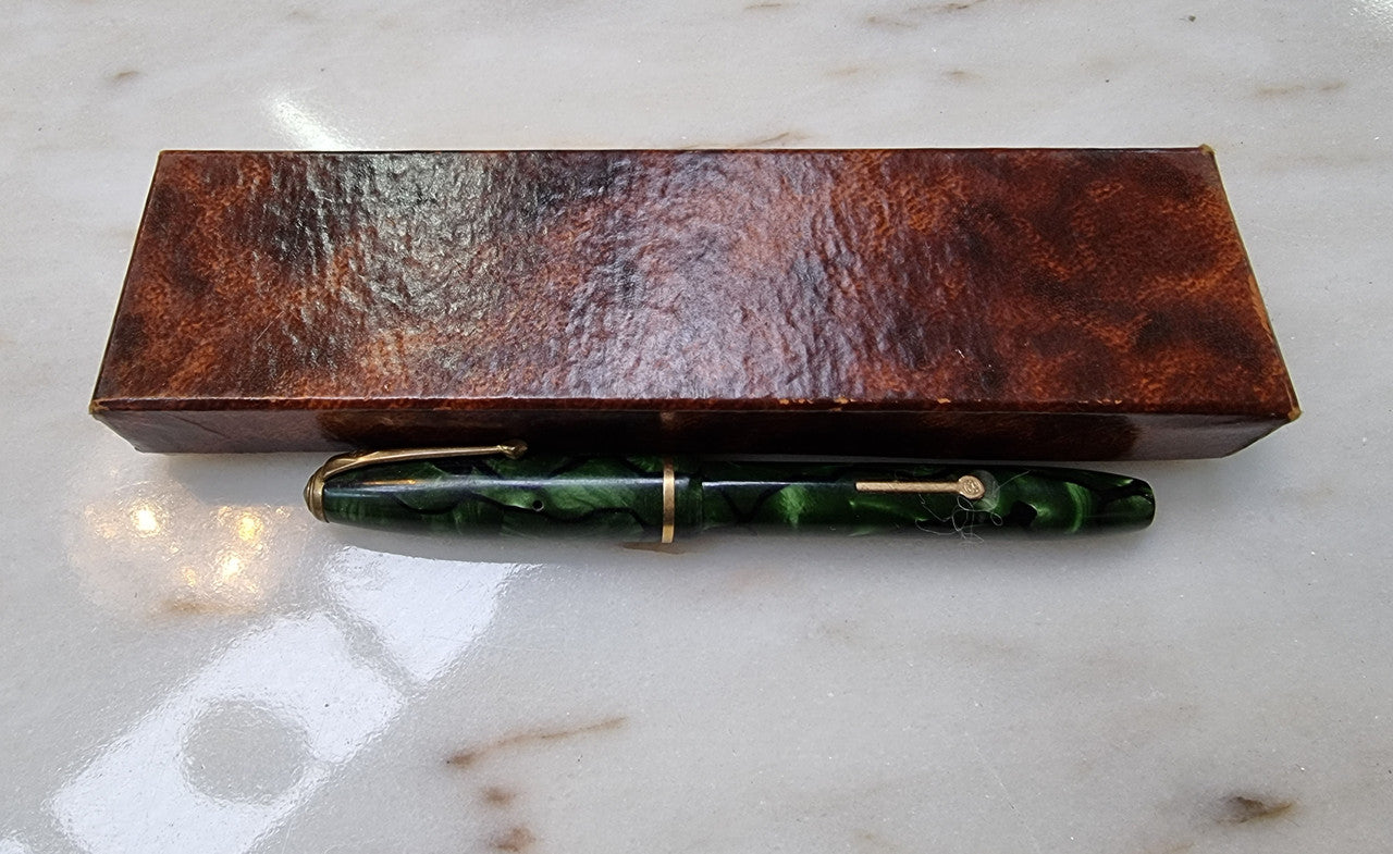 Conway Stewart "Dinkie" 550 fountain pen green and black marble with 14k gold Nib .