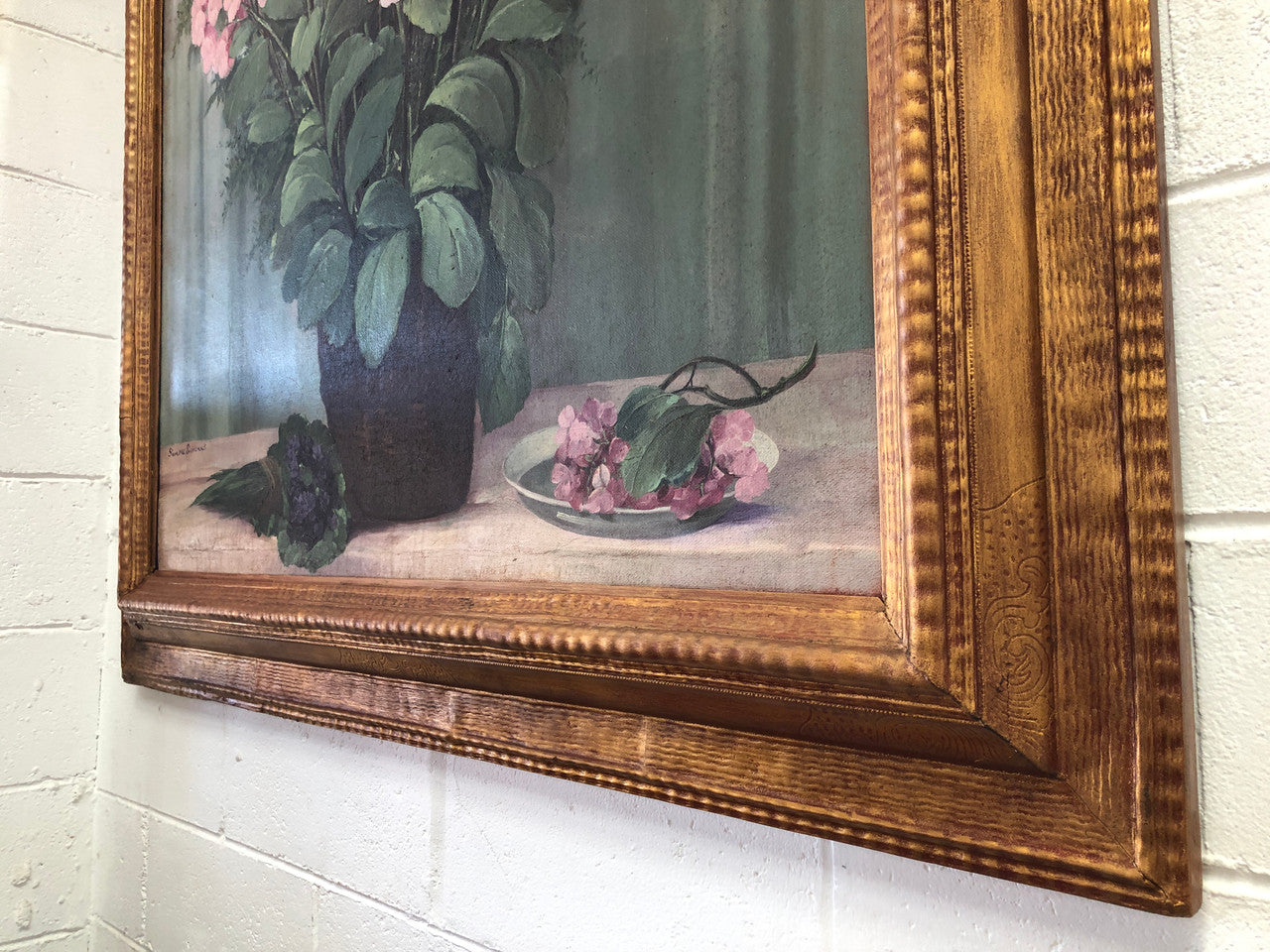 Lovely signed French framed oil on canvas painting of Hydrangers in a lovely gilt frame. It is in good original condition.