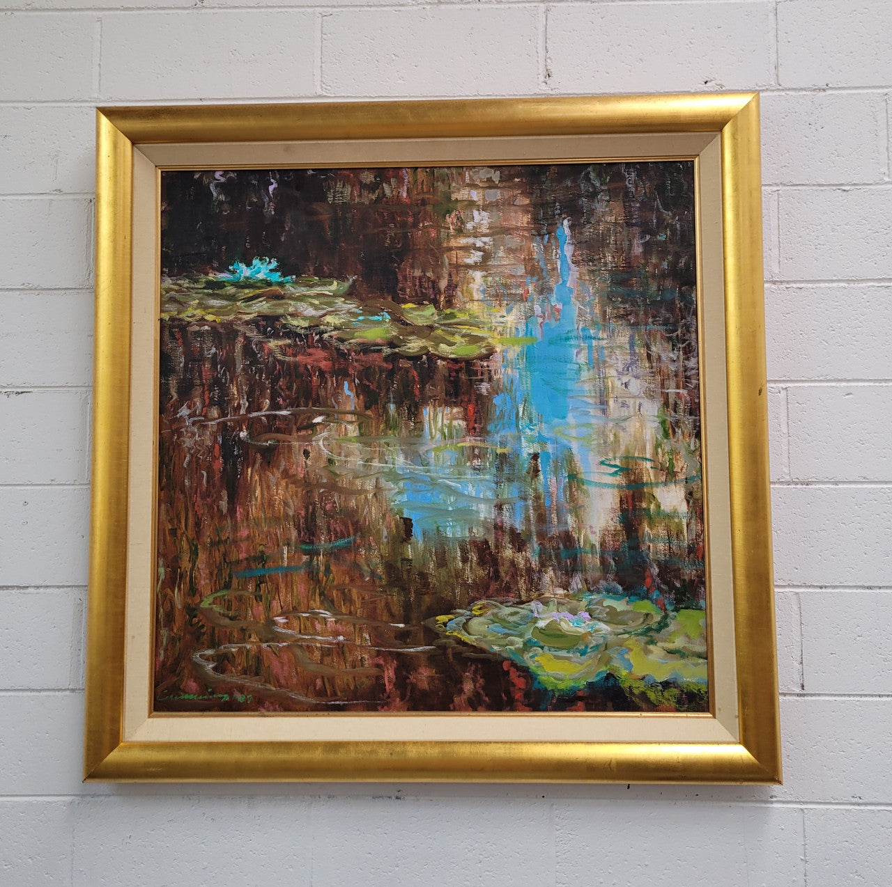 A beautiful Framed oil on canvas in vibrant colours and framed in a lovely gold frame. This piece is signed by artist John Cumming from "The Mill Gallery" and still has its original gallery card as shown in picture. It is in good original condition.