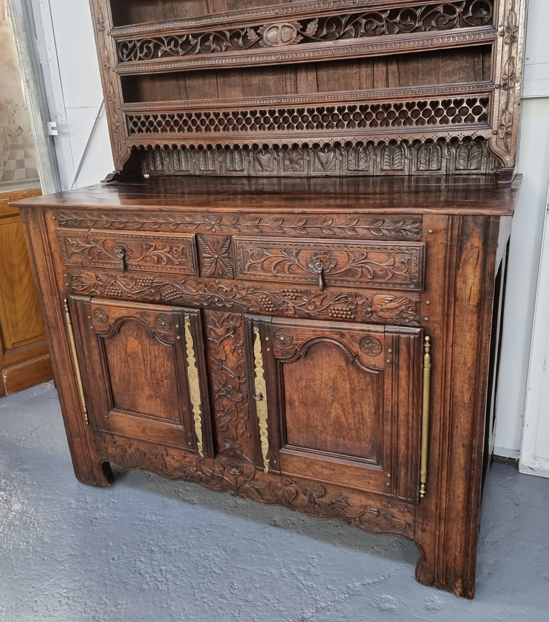 Absolutely stunning French early 18th century kitchen dresser/Vaisselier with beautiful carving and cupboards for storage . The top carved section has four shelves for display and is in good original detailed condition.